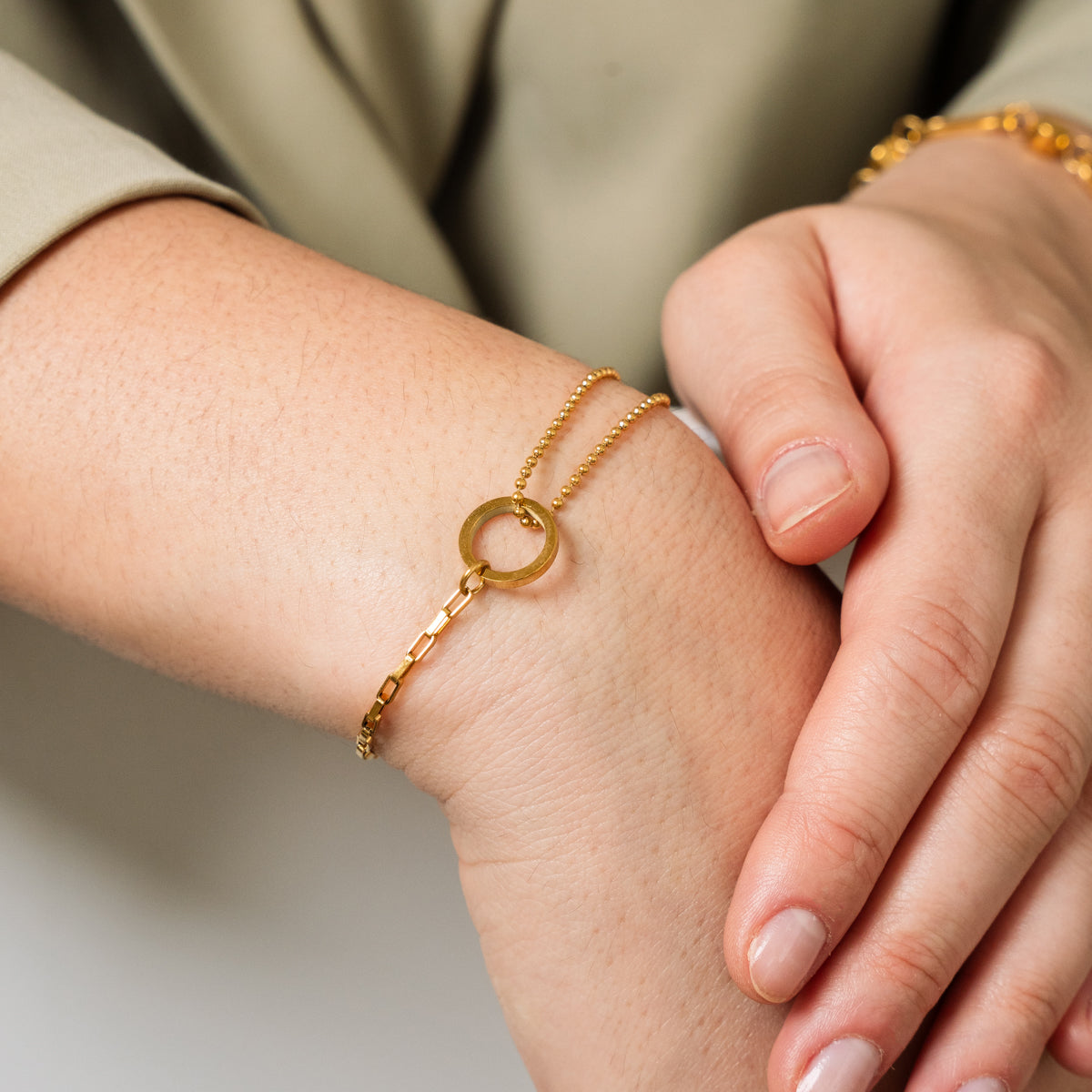 Elegant Gold Tennis Bracelet Case