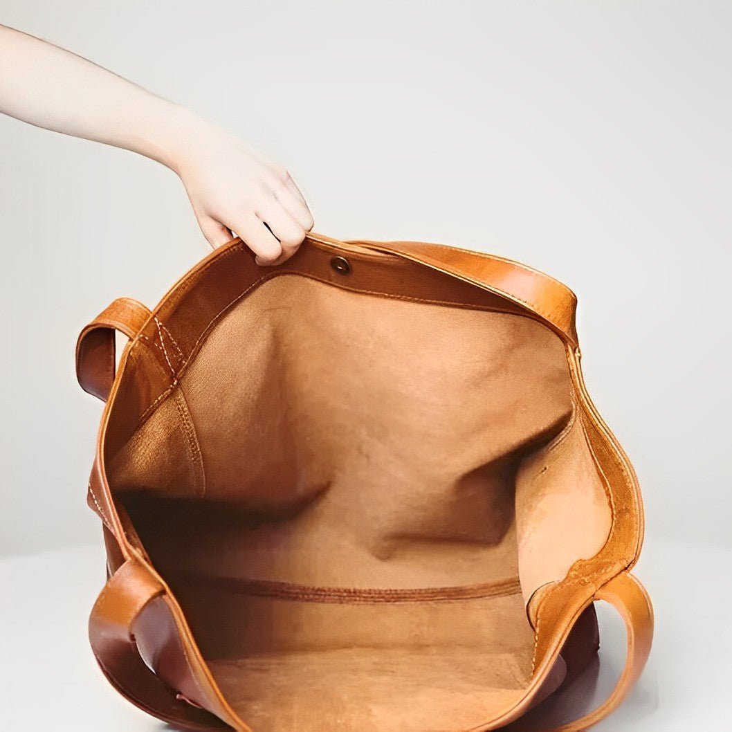 ELARA - CLASSIC LEATHER HANDBAG