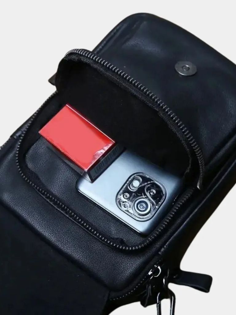 Leviana Men's Leather Messenger Bag