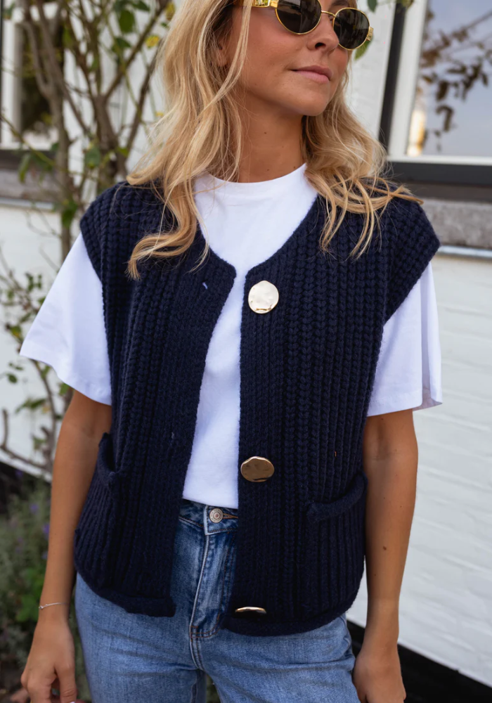 FENJA | LE GILET EN TRICOT CHIC POUR SUPERPOSITION