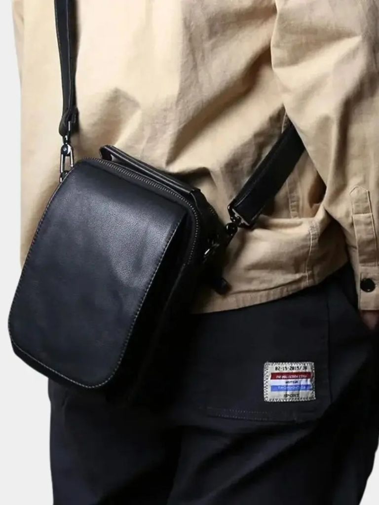 Leviana Men's Leather Messenger Bag